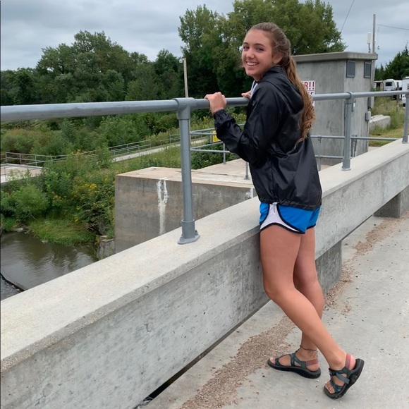 Meet your Posher, Megan - Picture 4 of 7